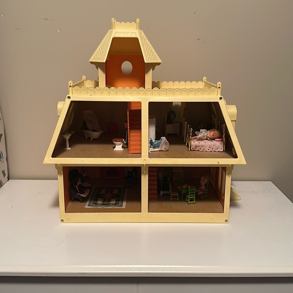 80s vintage toy- The Littles Dollhouse w/ accessories